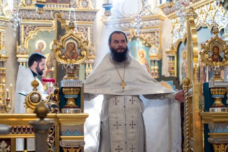 Богослужение в храме