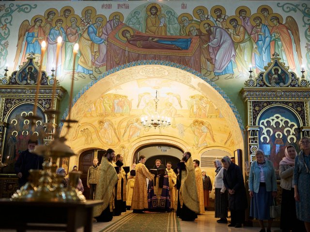 Архиерейское богослужение в престольный праздник — фото 32