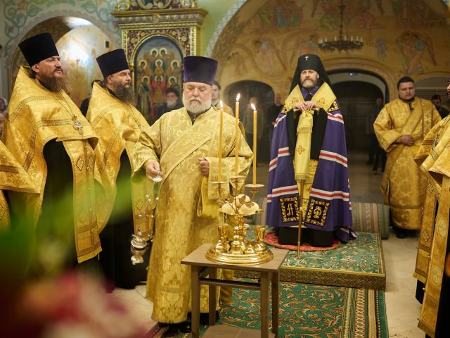 Архиерейское богослужение в престольный праздник — фото 33