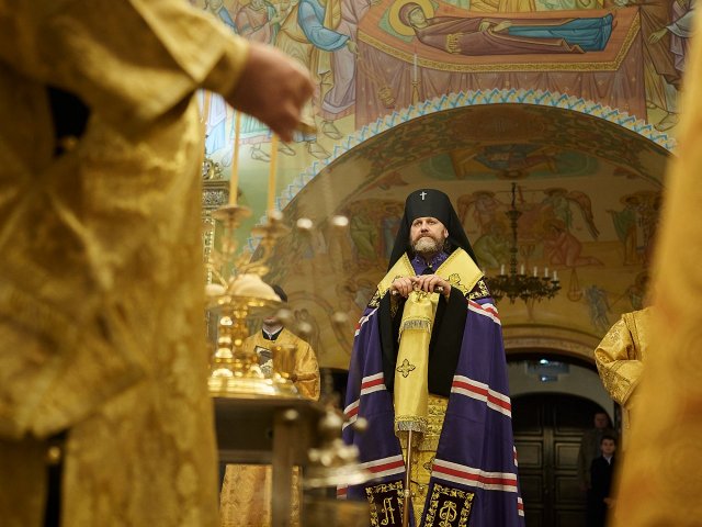 Архиерейское богослужение в престольный праздник — фото 34