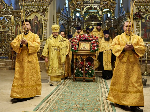 Архиерейское богослужение в престольный праздник — фото 39